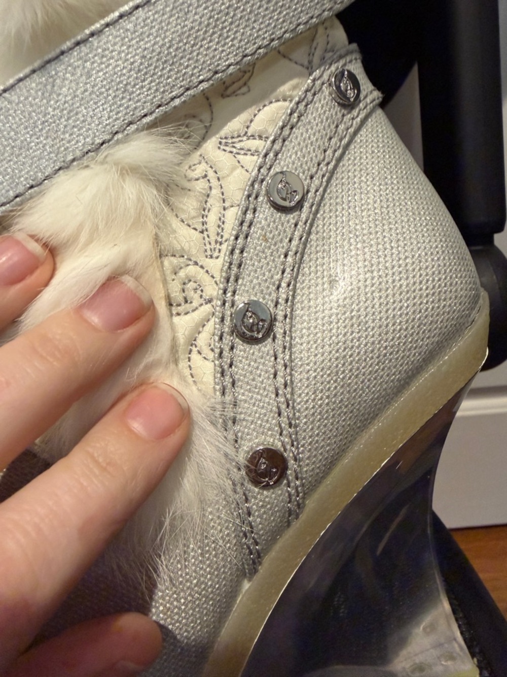 RARE Vintage White & Silver Quilted Baby Phat Boots Sz 10 Boots With The Fur Y2K - Picture 5 of 15